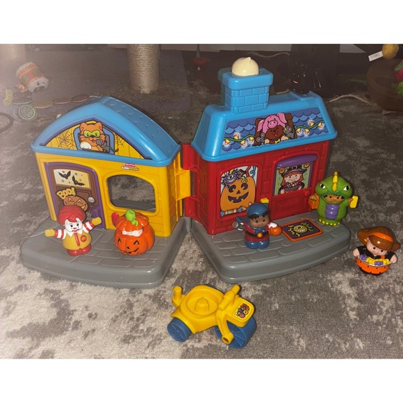 Fisher-Price Little People Halloween Trick-or Treat Surprise House